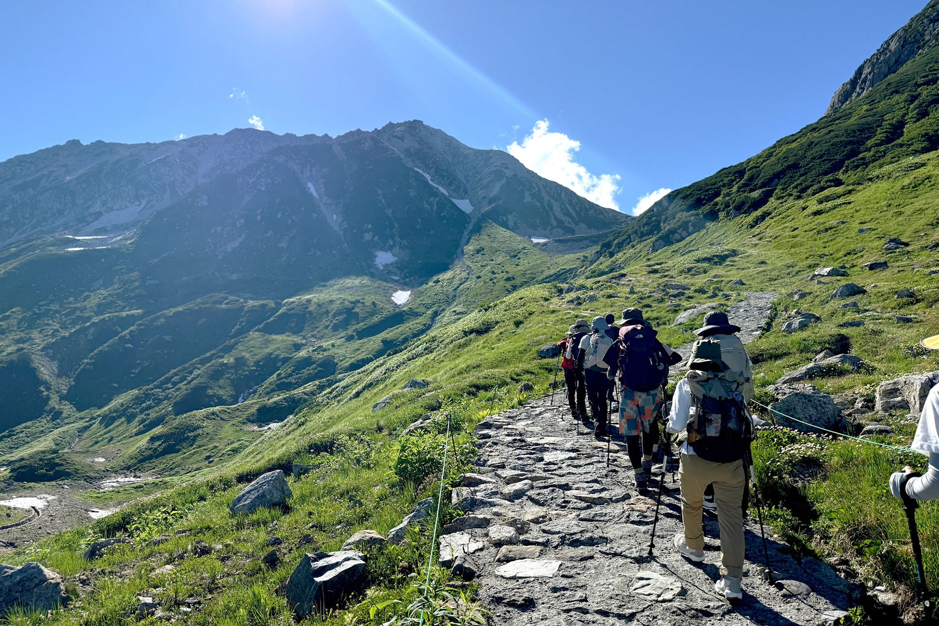 登山学校レポート│標高3003mへ、初めての高所登山でも安心!立山・雄山で夏山の魅力を満喫